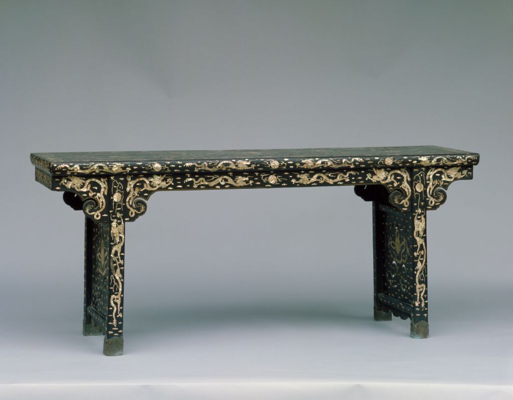 图片[1]-Large case with black lacquer inlaid with mother-of-pearl cloud and dragon patterns-China Archive